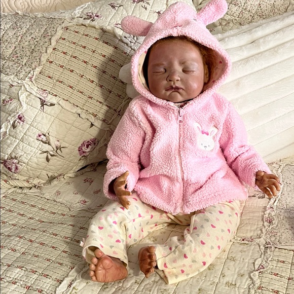 “Stella” reborn doll by Melody Hess. Signed body. EC. LIMITED EDITION of 250 - Picture 16 of 17